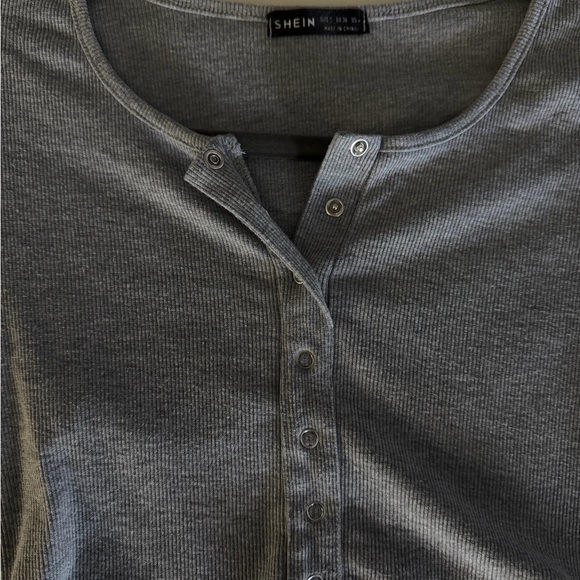 SHEIN Charcoal Button-Up Crop Top - Picture 2 of 3